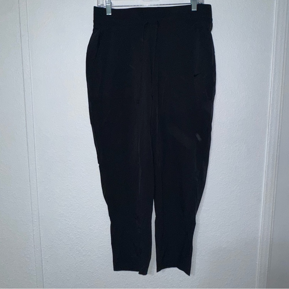 Nike Women's Bliss Luxe 7/8 Training Pants in Black Size L CU4603-010